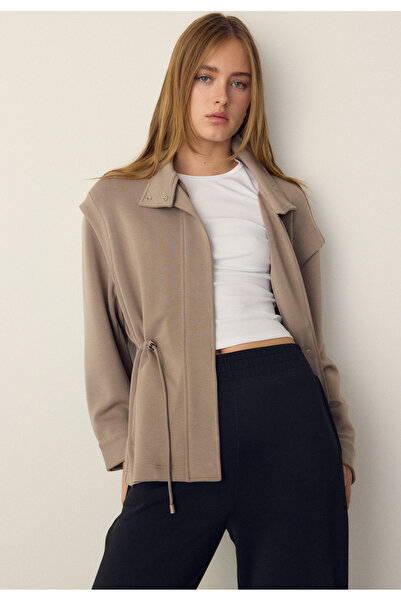 Stradivarius سترة خفيفة الوزن بخصر قابل للتعديل