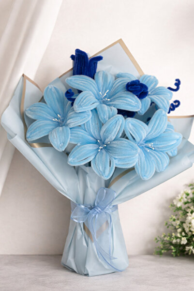 Sevgi burada Özel Gün Hediyesi Mavi Lilyum Şönil Buket