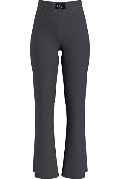 Calvin Klein بنطال مغسول منسوج بملصق