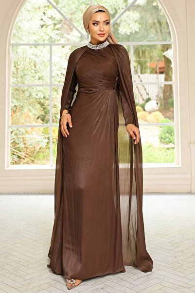 Olcay Yoryo Seiden-Tesettür-Abendkleid mit Steinkragen und Umhang-Detail BRAU...