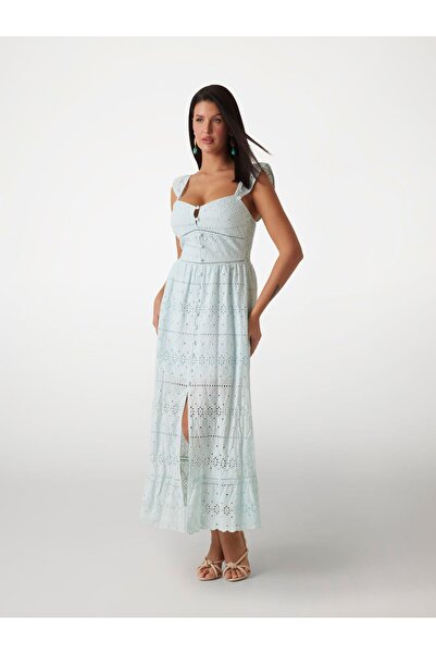 Guess فستان طويل مطرز باللغة الإنجليزية