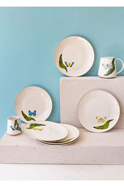 The Mia 6 Person Folium Cake Plate