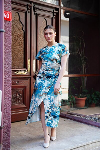 MG GİYİM STORE Kadın Desenli Saten Midi Elbise Kısa Kollu Drapeli Kesim