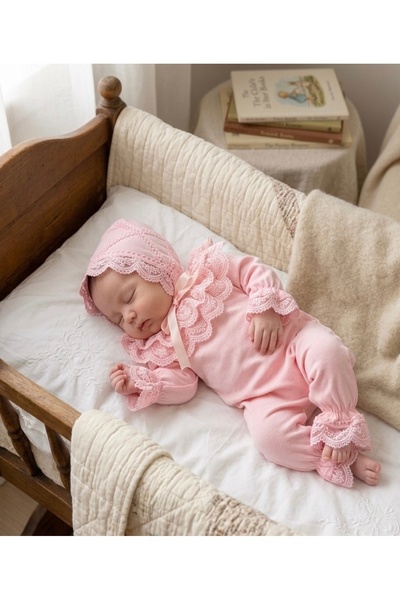 P&H BABYWEAR طقم أطفال مزين بالدانتيل من ملكة صغيرة