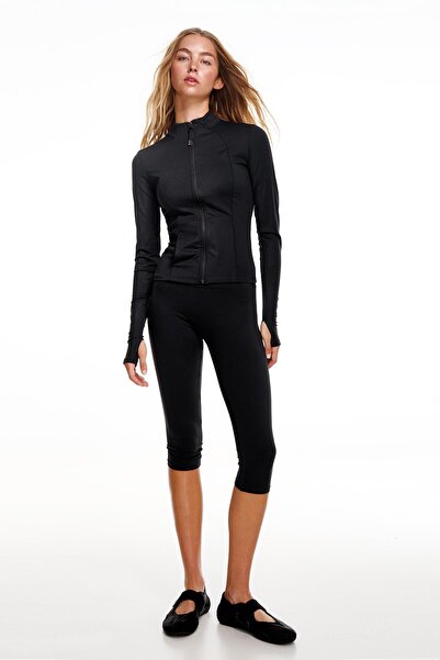 Bershka Teknik kumaş kapri pantolon