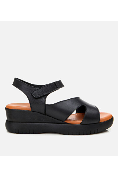 Hotiç Γυναικεία δερμάτινα μαύρα πέδιλα με τακούνι