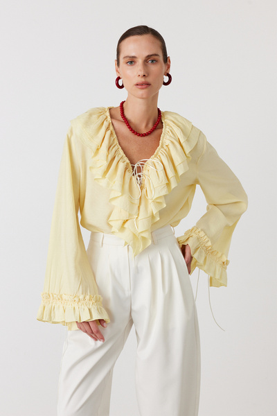 FACETTE Ženska žuta bluza sa volanima spreda Na vezivanje