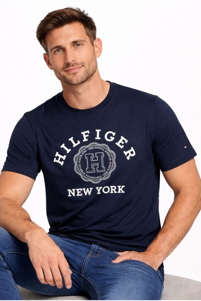 Tommy Hilfiger تي شيرت بتصميم محفظة Hilfiger