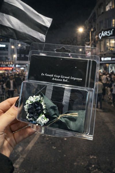 HEY GİDİ GİFT Taraftar Çiçeği Aynalı Hotflowers Beşiktaş Temalı – Mini Buket ...