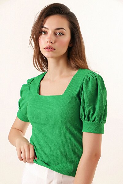 Hiccup بلوزة BDART ذات ياقة مربعة وقصة ضيقة