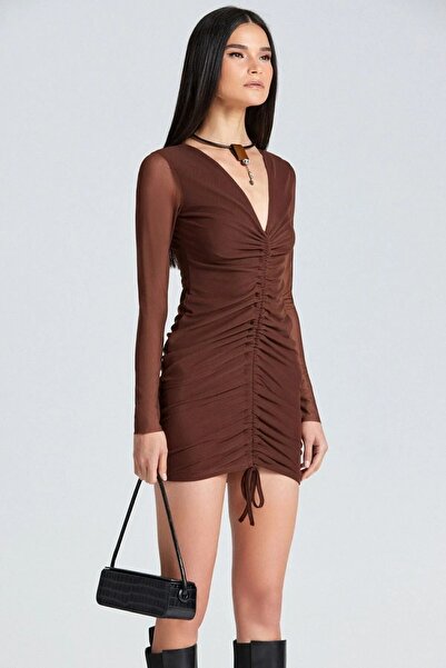 World Fashion Trends WFT2407 - Καφέ φόρεμα με λαιμόκοψη με λαιμόκοψη