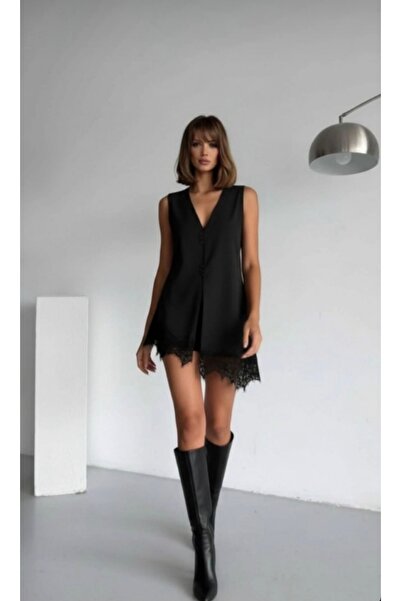 FRİYA Women's Asymmetrical Lace Detailed Top