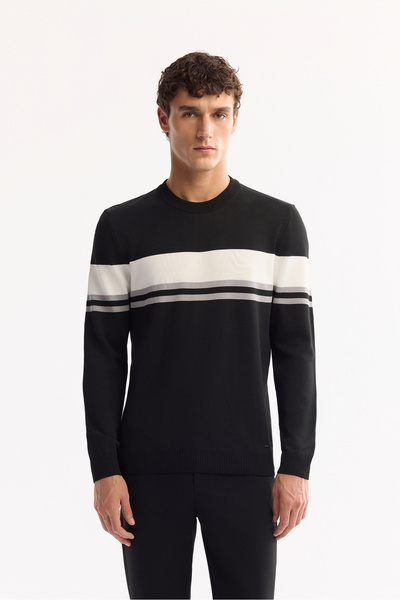 Avva Muški crni pleteni džemper sa prugama i okruglim izrezom, standardnog kr...