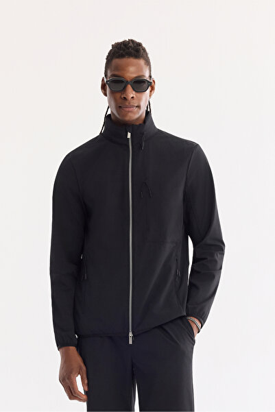 Avva معطف رجالي أسود خفيف الوزن ومقاوم للماء مع غطاء للرأس A61Y6055