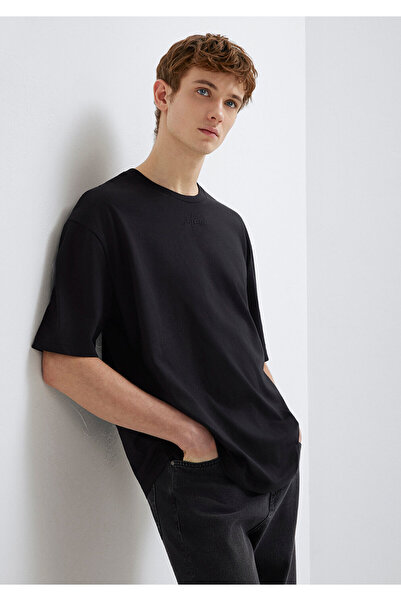 Mavi Schwarzes T-Shirt mit Stickerei, Relaxed Fit / Bequeme Passform 0613130-900