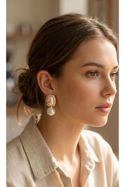 BUTİK AYVİTRİN Brass Gold Color Model Pearl Women's Earrings