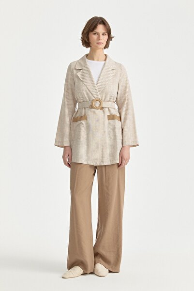 Nihan Cep Detaylı Kuşaklı Kruvaze Keten Ceket Bej