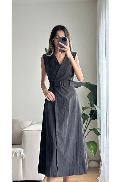 MODA فستان بحزام وياقة مزدوجة الصدر