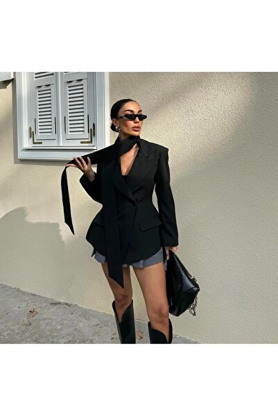 İzge Belden oturan blazer