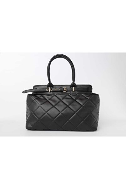 Generac A classic black bag with a touch of luxury