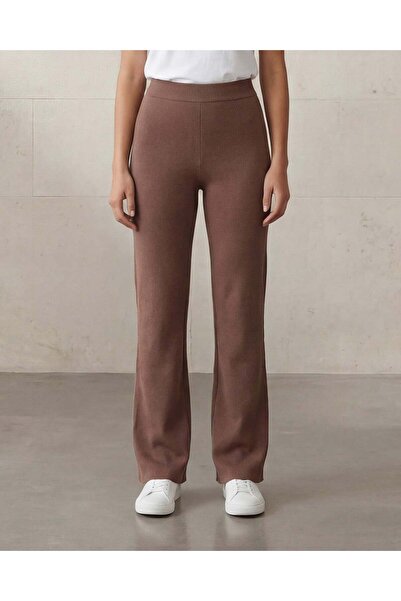 REDTAG بنطلون نسائي بني سادة