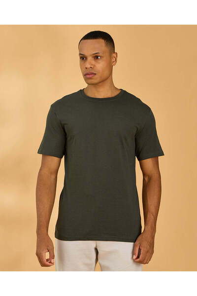 REDTAG Men Green Basic Solid T Shirt