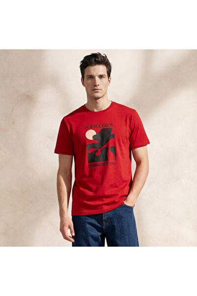 REDTAG تيشيرت رجالي أحمر مطبوع برقبة دائرية