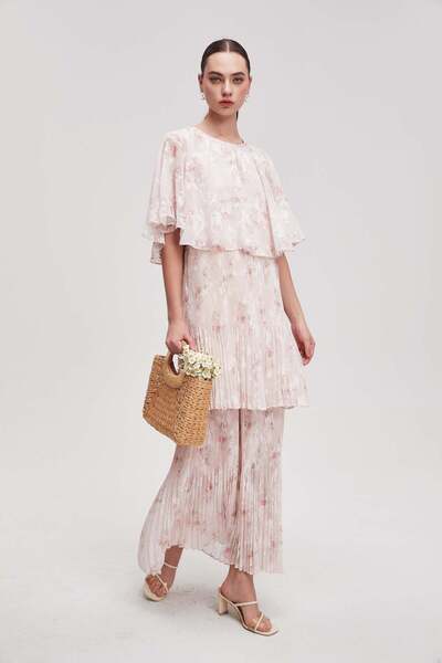 Livia فستان ماكسي متعدد الطبقات بنقوش منقوش وأكمام على شكل فراشة