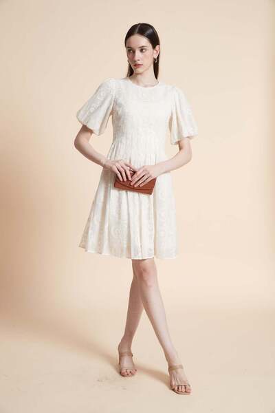 Yola فستان بسيط يصل إلى الركبة