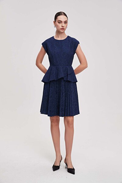 Nichii Short-sleeve flared knee-length dress