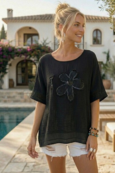 Chiccy Crna suknja sa okruglim izrezom i niskim rukavima, sa mrežastim detalj...