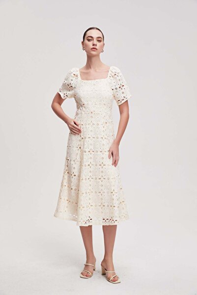 Nichii Short-sleeve embroidered midi dress
