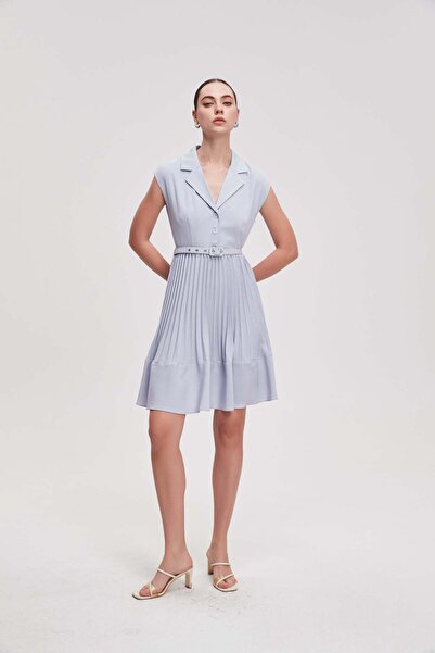Nichii Short-sleeve pleated knee-length dress with belt