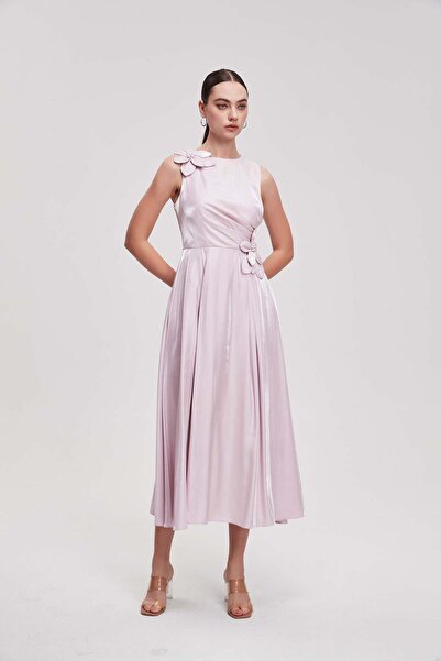 Nichii فستان ميدي سادة بدون أكمام مزين بزهرة عند الخصر