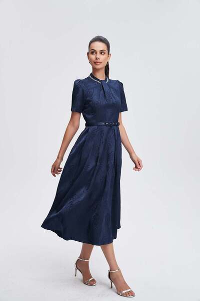 Nichii Sleeveless short dress with round neck and lace details