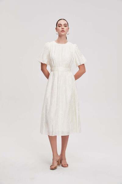 Nichii فستان ميدي مطرّز بأكمام قصيرة