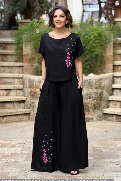 Nevin Kaya Moda Set dublu Amore cu broderie de zambile negre și roz