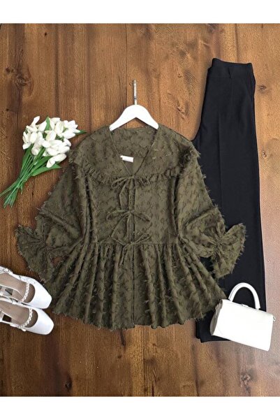 ŞAHİN TESETTÜR GİYİM ÖNÜ BAĞCIKLI PÜSKÜLLÜ KISA CEKET 3228