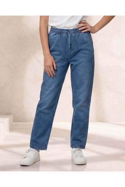 REDTAG بنطلون جينز نسائي كبير الحجم باللون الكحلي دنيم مناسب للأمهات