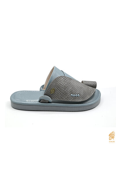 Leather & shoea Oriental shoes with a fish pattern