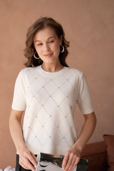 Noi Belis Soft-Textured Stone Detailed Crew Neck Knitwear Blouse Ss26Bz0054