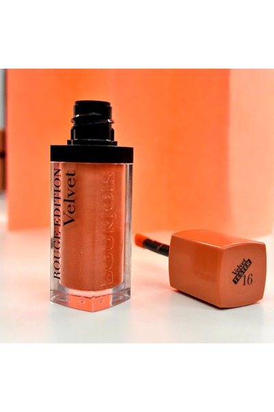 MT Rouge Edition Velvet Liquid Lipstick – No. 16 – 7.7 ml