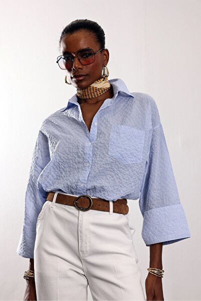 5in1Canpolat Plava košulja sa dvostrukim manžetama i teksturiranim površinom ...