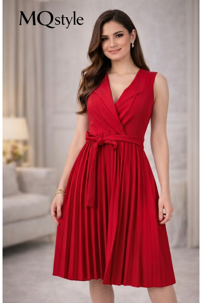 MQ A short evening dress from Style – the epitome of femininity