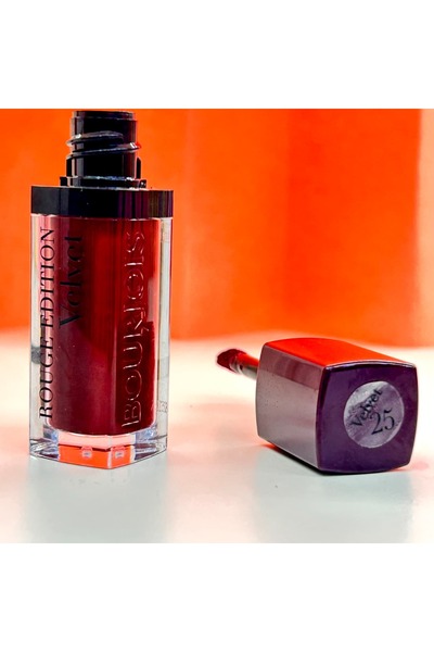 MT Rouge Edition Velvet Liquid Lipstick – No. 25 – 7.7 ml