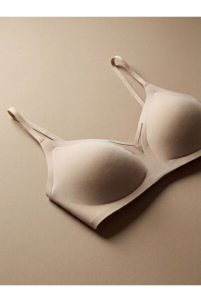 LC Waikiki Rmz Gi̇yi̇m Farkiyla Non-Wired Non-Padded Flat Triangle Bra
