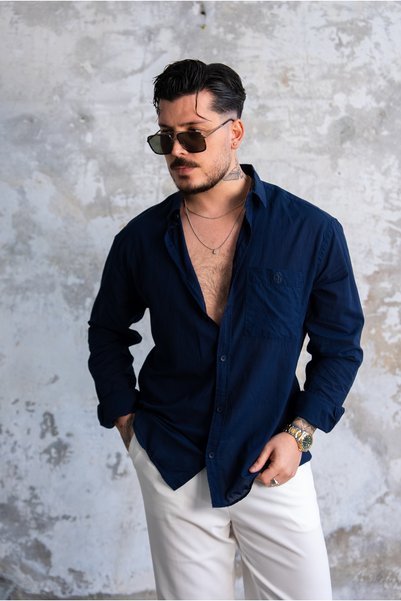 OUTFİT MAN Cămașă cu textură fină și broderie la buzunar, albastru marin