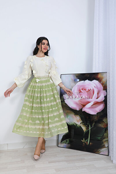 Warazan A child with leaves