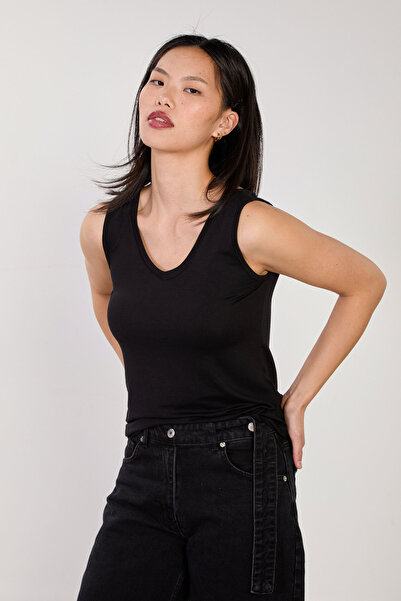 BARRELS AND OIL Women's Front and Back V-Neck Blouse - Black