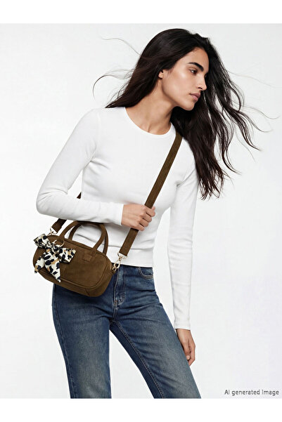 LC Waikiki I بمظهر جلد السويدي للنساء حقيبة كتف من فريزن ستور